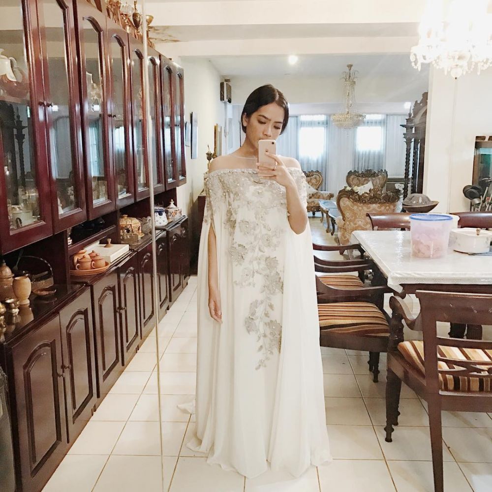 10 Potret cantik Tania, anak tiri Elma Theana yang jarang tersorot