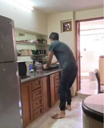 7 Penampakan rumah Shaheer Sheikh, nyaman dan asri