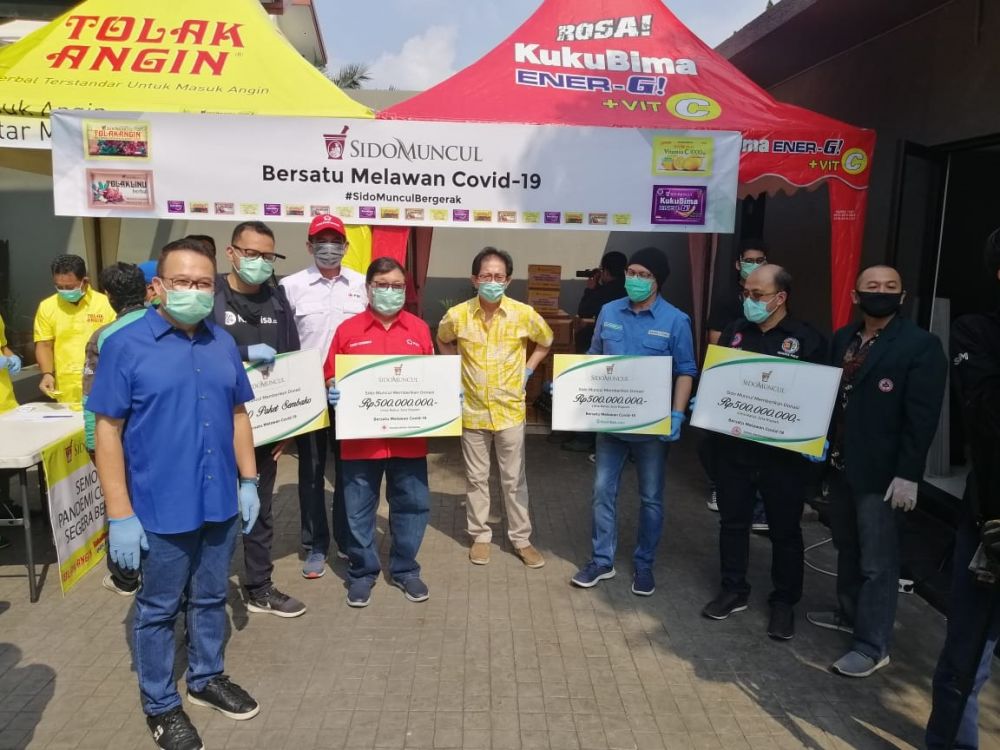Rhenald Kasali galang donasi sembako untuk pengemudi taksi