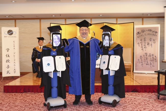 Pandemi corona, kampus di Jepang gelar wisuda online pakai robot