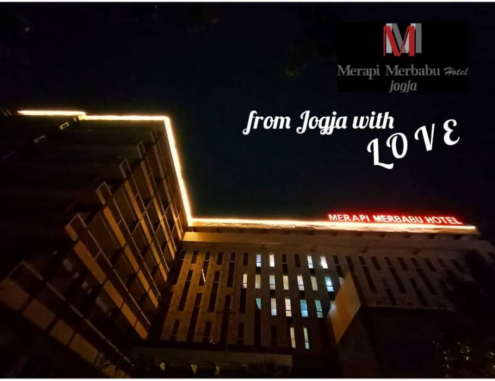15 Potret hotel di Jogja nyalakan love light di tengah wabah corona 