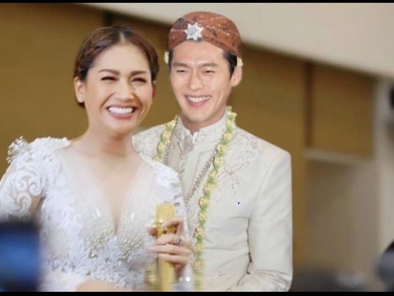 8 Foto editan pernikahan Tata Janeeta dan Hyun Bin, serasa asli