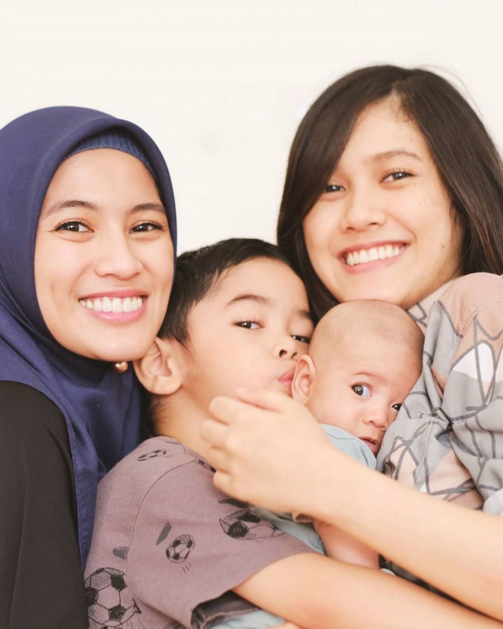 7 Potret kompak Alyssa Soebandono dan sang adik, bak saudara kembar