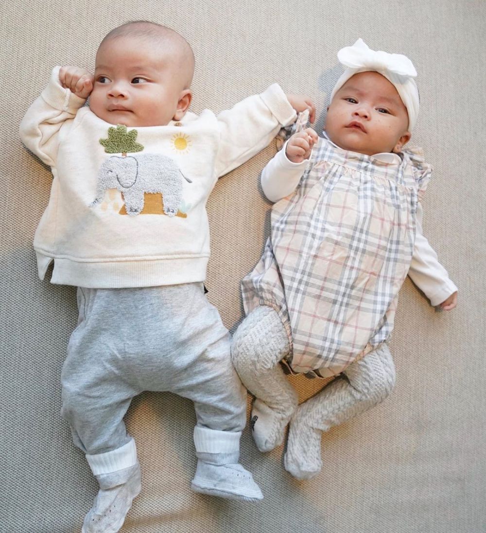 10 Gaya Zayn & Zunaira anak Syahnaz pakai baju kembar ini gemesin
