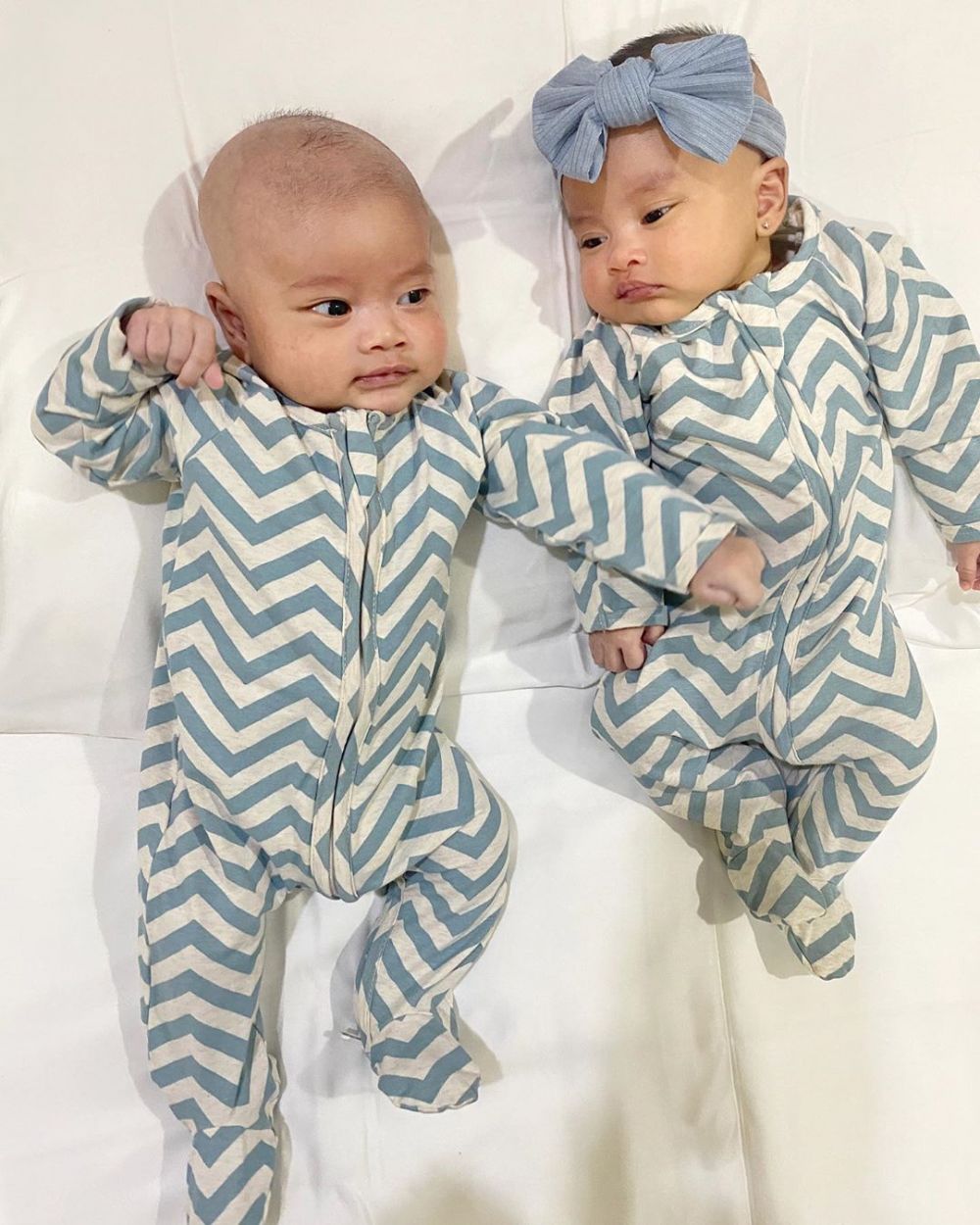 10 Gaya Zayn & Zunaira anak Syahnaz pakai baju kembar ini gemesin