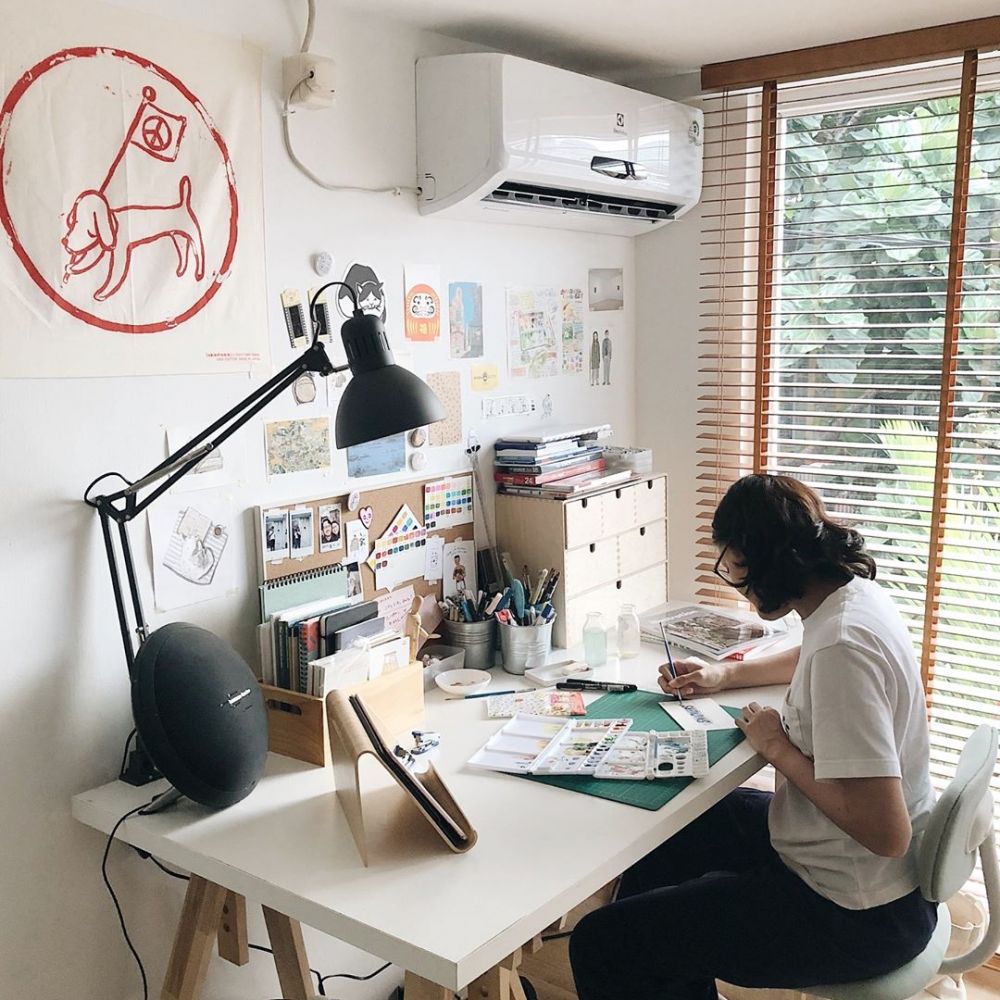 7 Potret transformasi ruang kerja ilustrator Naela Ali, bisa ditiru