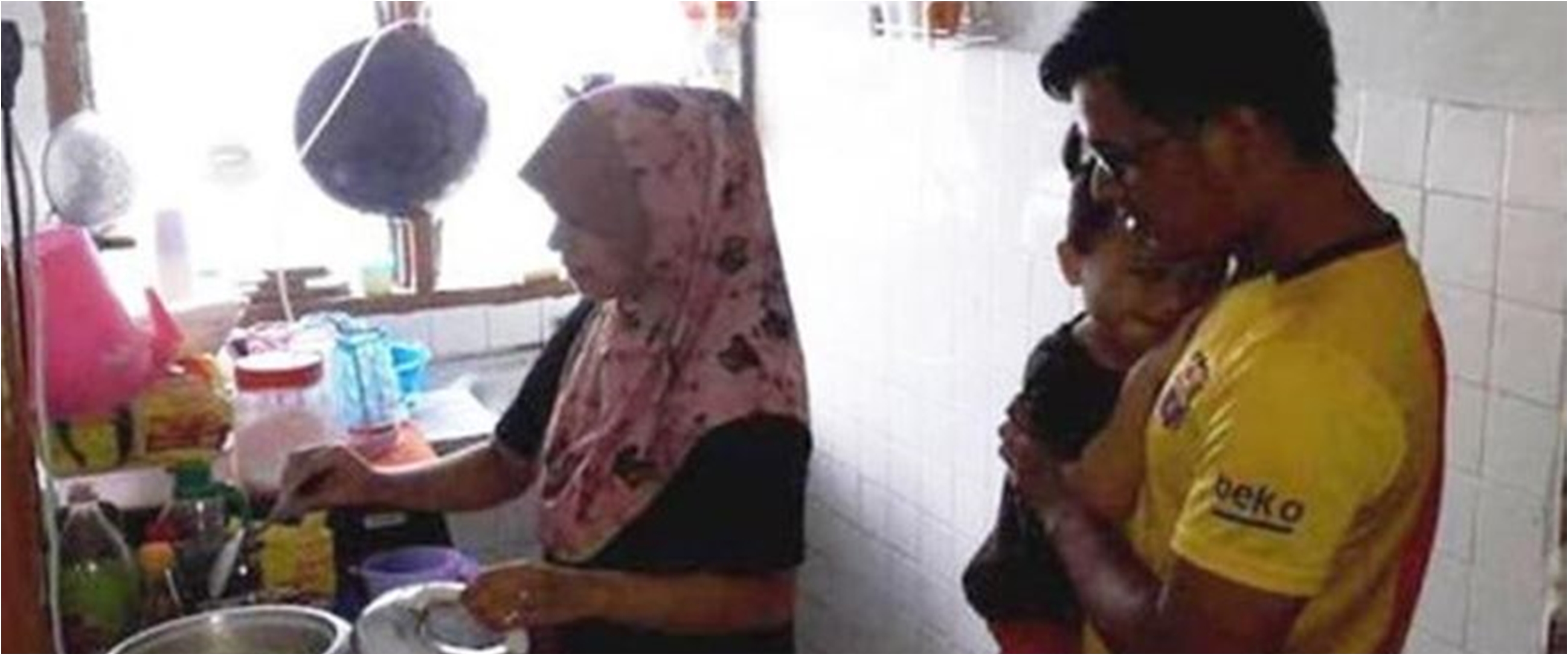 Kisah haru keluarga yang makan nasi & gula saat negaranya lockdown