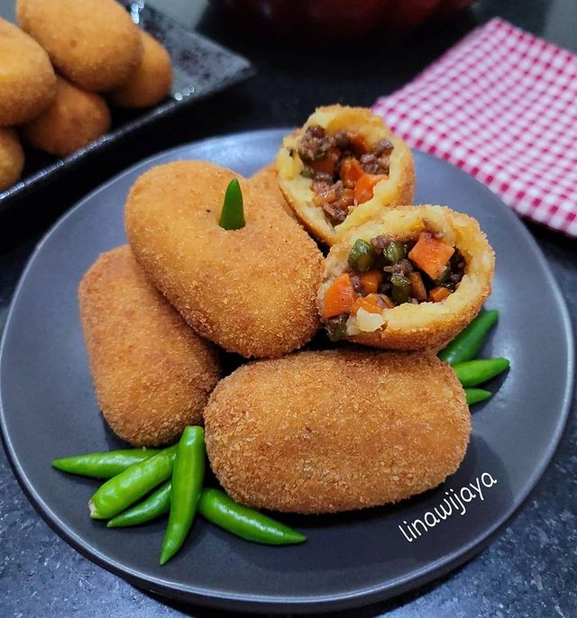 21 Resep jajanan jadul anak SD, mudah, enak, sehat, & bikin nostalgia