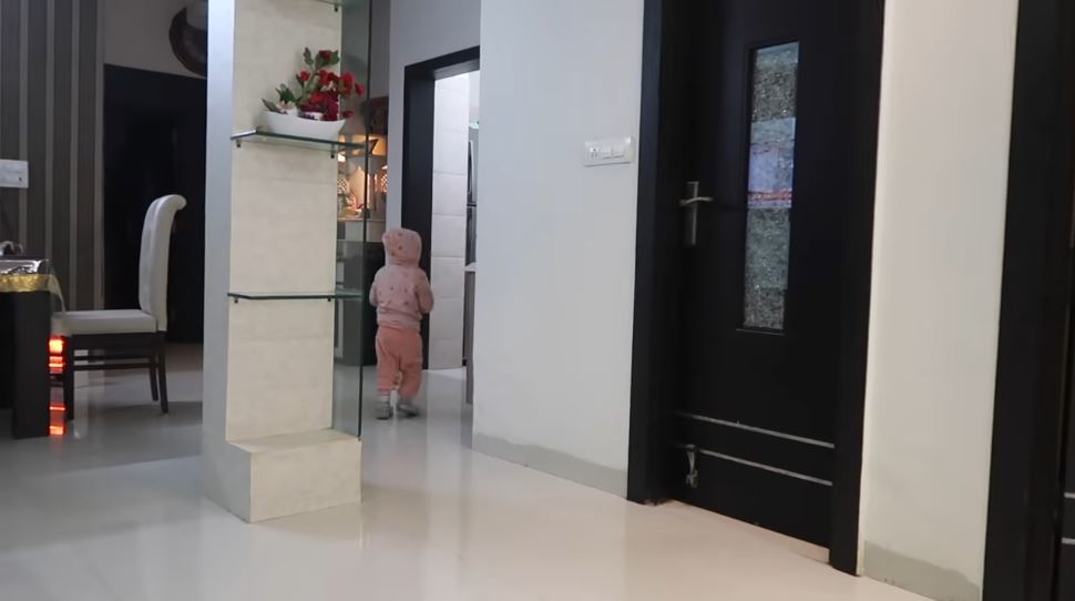 9 Penampakan rumah Vin Rana dan Nita Sofiana di India