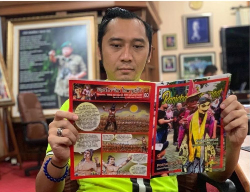 Unggah foto baca majalah, rambut Ibas Yudhoyono bikin salah fokus