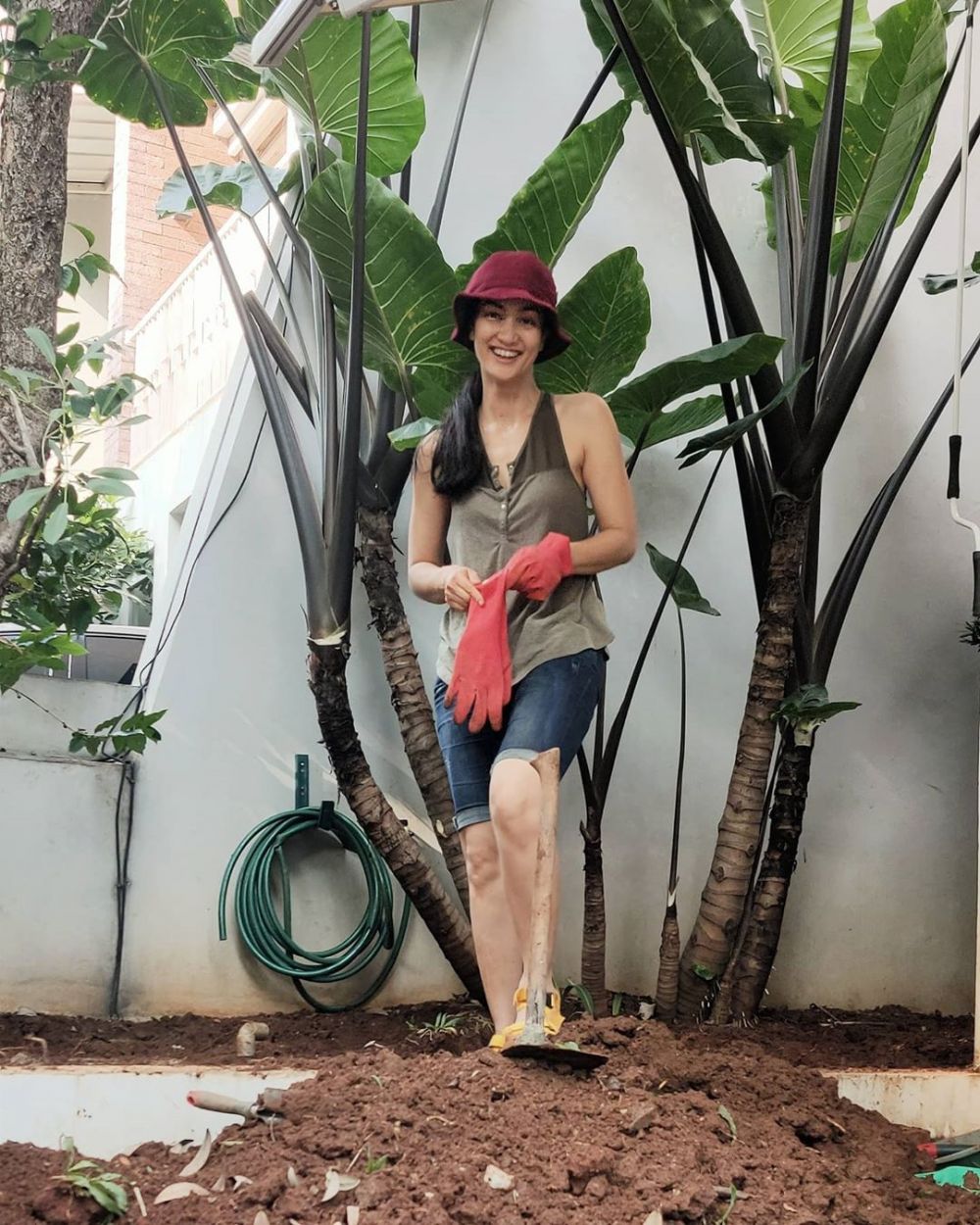 5 Seleb ini tekuni hobi berkebun saat masa isolasi wabah corona