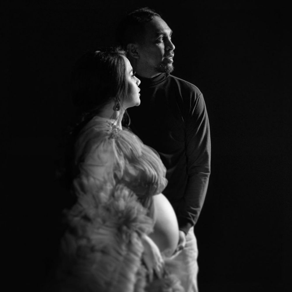 Cerita pilu Tompi di balik potret maternity istri Glenn Fredly