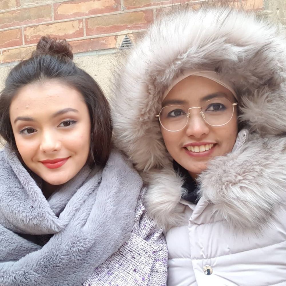 Jarang tersorot, ini 7 potret kedekatan Amanda Rawles dan sang ibu