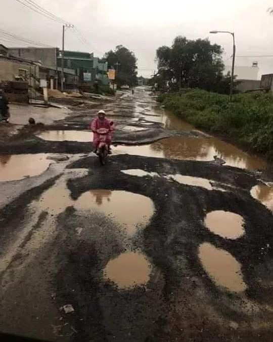 10 Potret lucu kejadian langka di jalan raya ini bikin geleng kepala