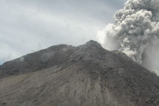 4 Gunung di Indonesia erupsi bersamaan, ini penjelasan PVMBG