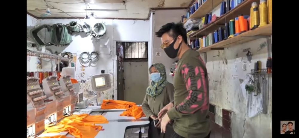 Galang dana Rp 15 miliar, ini 10 potret Baim Wong bagi-bagi masker