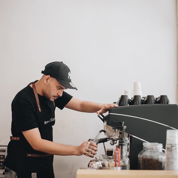 8 Potret terbaru Riza Shahab yang kini sibuk bisnis kedai kopi