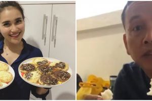 Puas hasil masakan Ayu Ting Ting, pujian sang ayah disorot