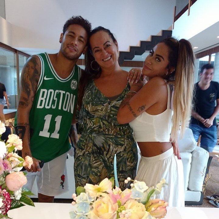 10 Pesona ibu Neymar Jr yang berhasil luluhkan gamer 22 tahun