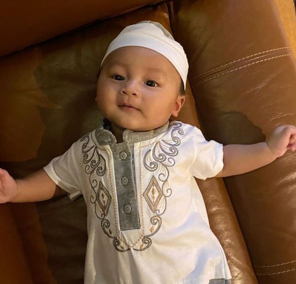 6 Potret Kiano anak Baim Wong pakai baju koko, curi perhatian