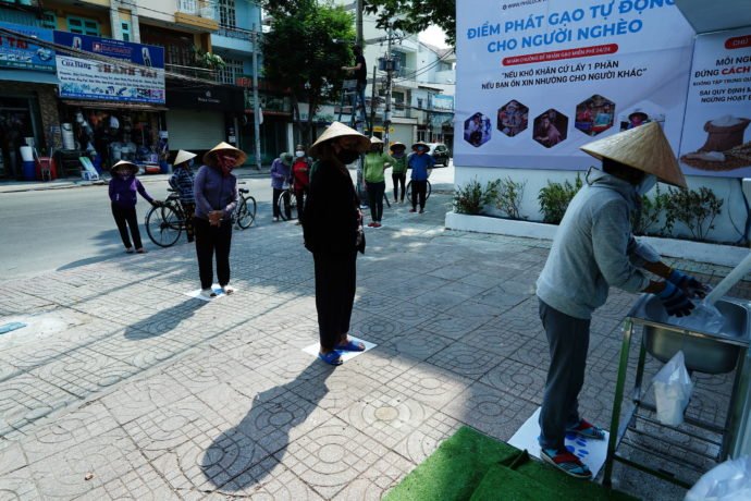 Bukan uang, ATM di Vietnam ini berisi beras