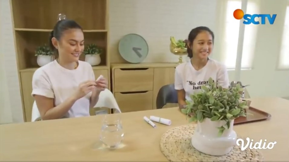 8 Penampakan rumah Agnez Mo, luas bernuansa serba putih