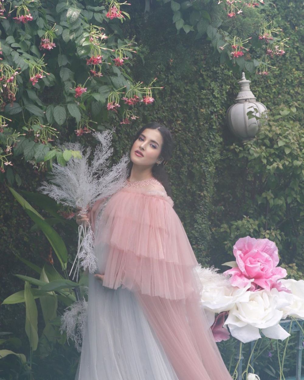 10 Potret pemotretan maternity Tasya Farasya di rumah