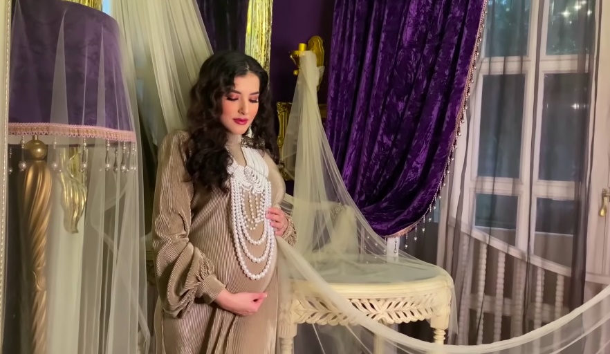 10 Potret pemotretan maternity Tasya Farasya di rumah, tetap kece