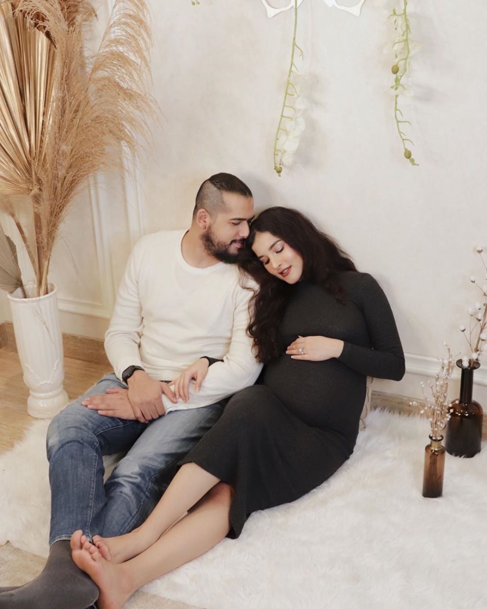 10 Potret pemotretan maternity Tasya Farasya di rumah, tetap kece