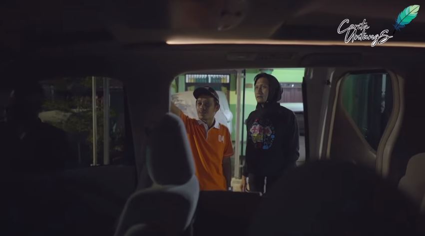 8 Momen Arie Untung bagi sembako tengah malam, sempat dikira maling