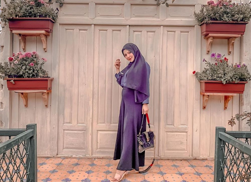 Hamil anak pertama, ini 6 potret Thya Sethya tunjukkan baby bump