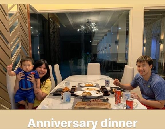 Momen romantis 5 pasangan seleb dinner di rumah, caranya unik