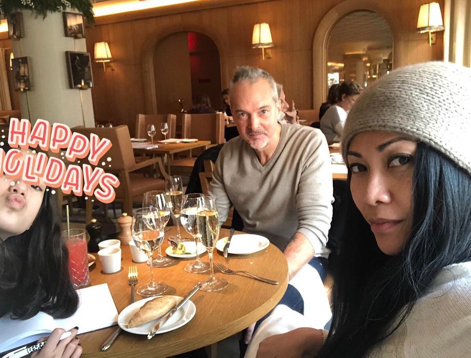 Jarang terekspos, ini 6 momen Anggun C Sasmi bareng keluarga