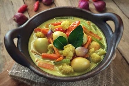 8 Resep telur santan, enak, bergizi & cocok untuk buka puasa