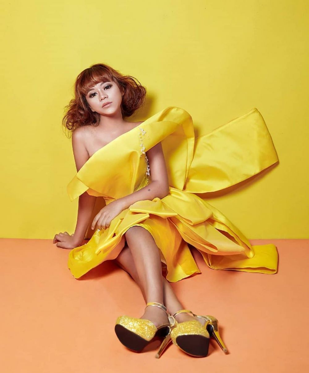  6 Gaya pemotretan Cimoy Montok, penampilannya bikin pangling