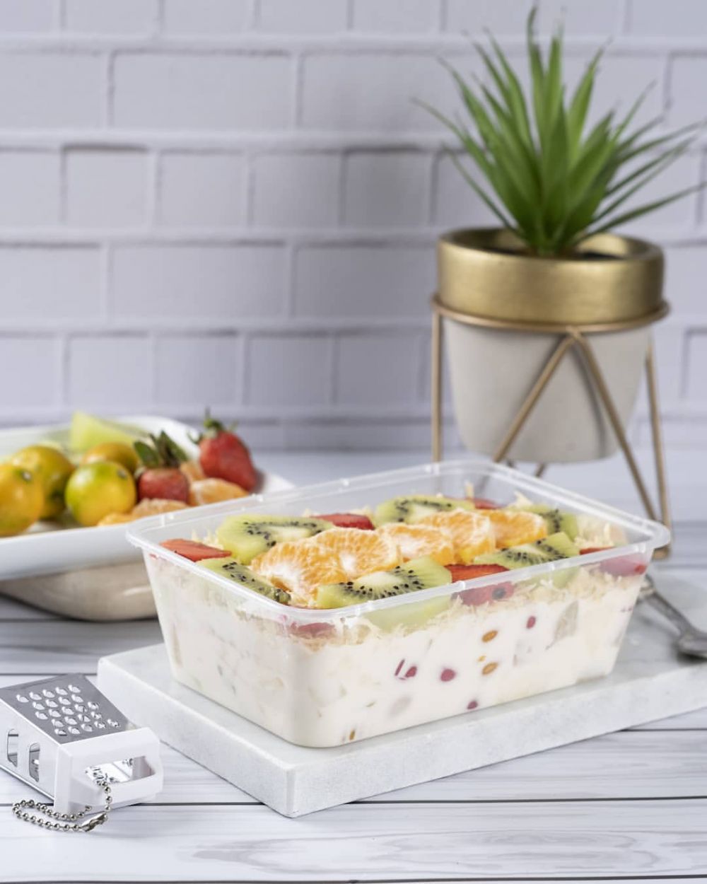 20 Resep salad buah yoghurt lezat, sehat, dan bikin nagih