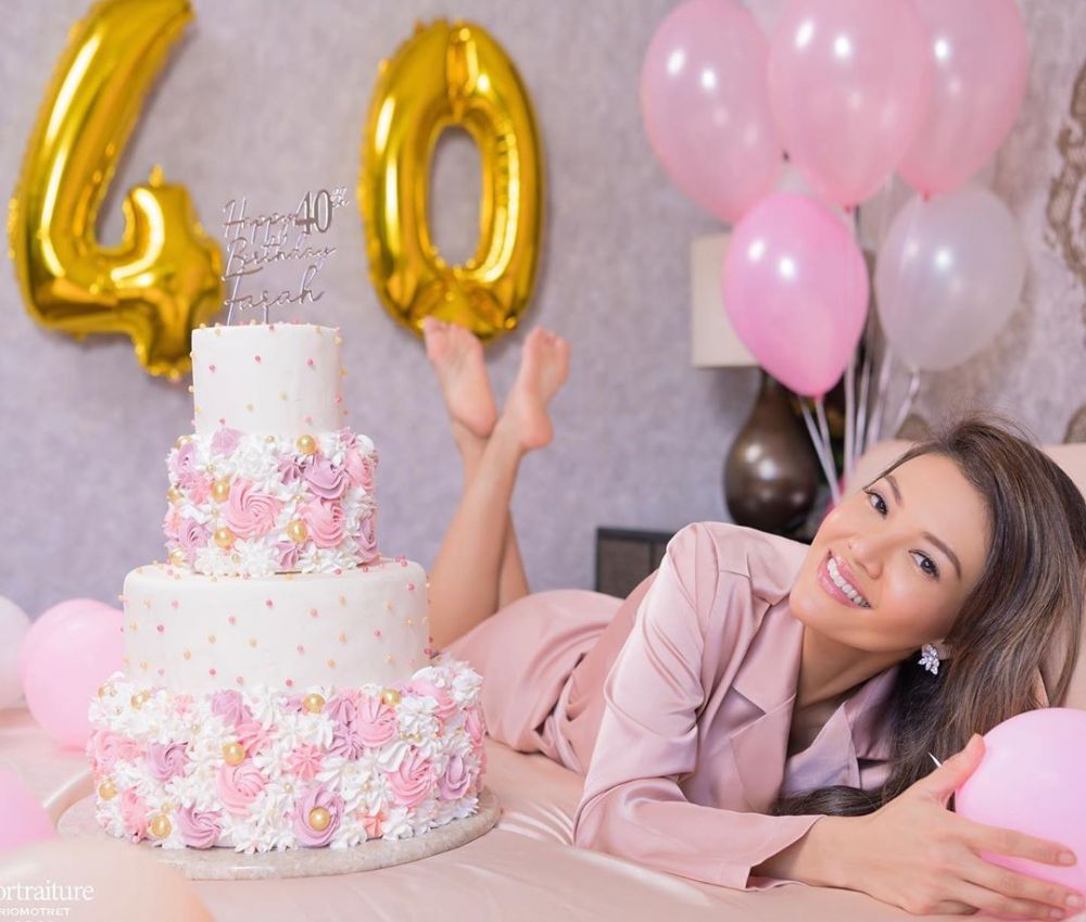 Momen ultah 10 seleb saat pandemi corona, meriah meski di rumah