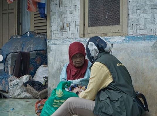10 Momen Sonya Fatmala blusukan beri bantuan di tengah pandemi