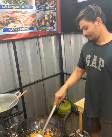 Isi waktu luang di rumah saja, 5 seleb memilih berdagang