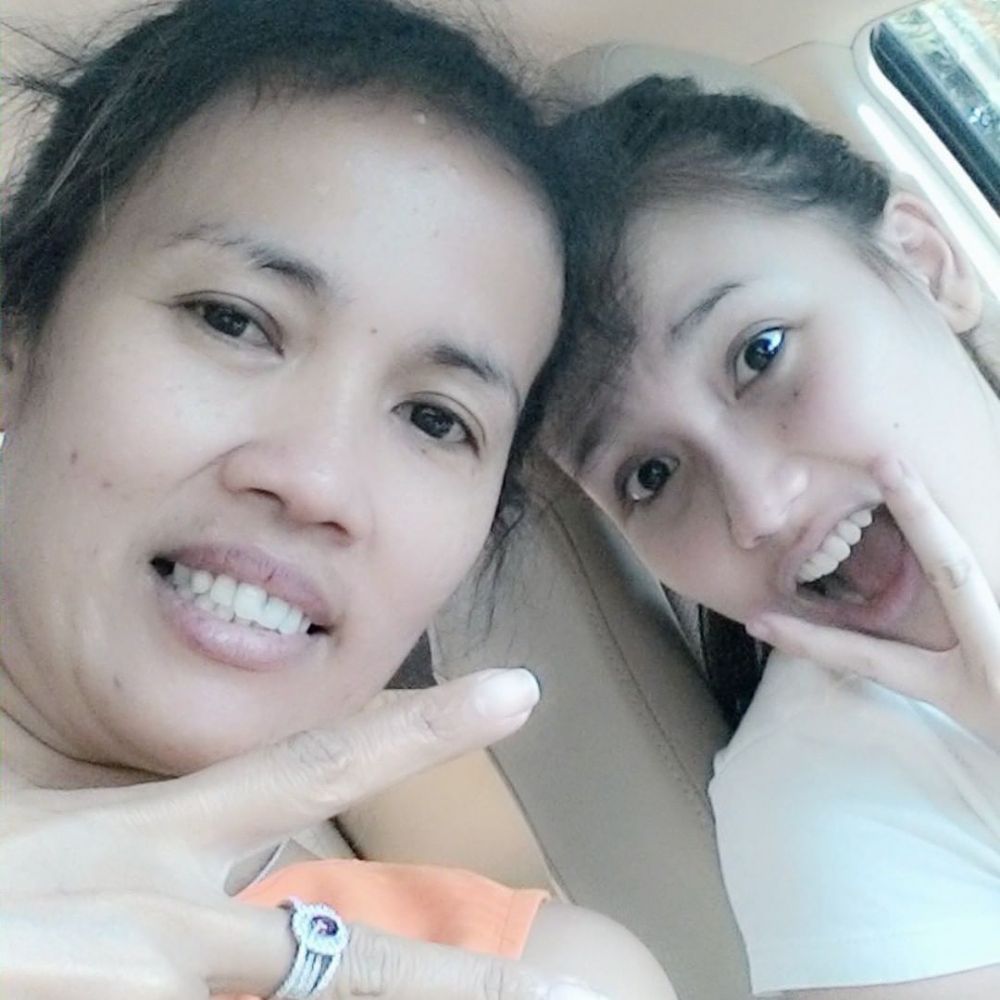 8 Momen kedekatan Ayu Ting Ting & asisten pribadi, lengket banget