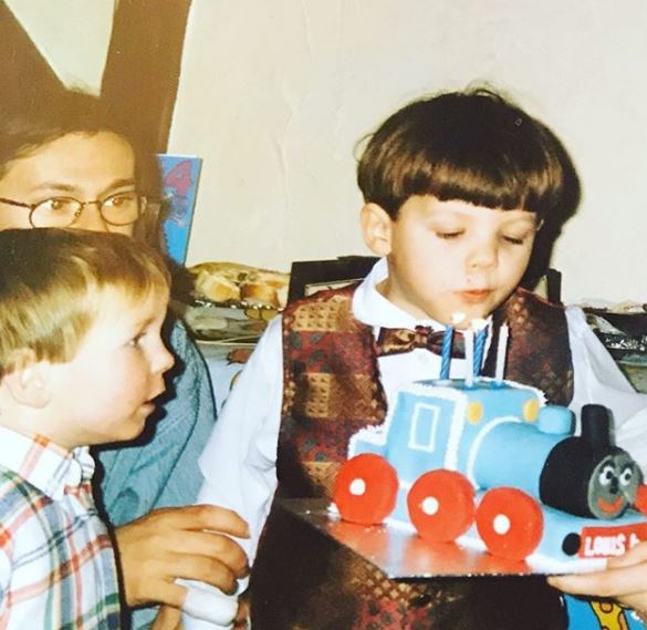 10 Potret personel One Direction saat belia, imut pol