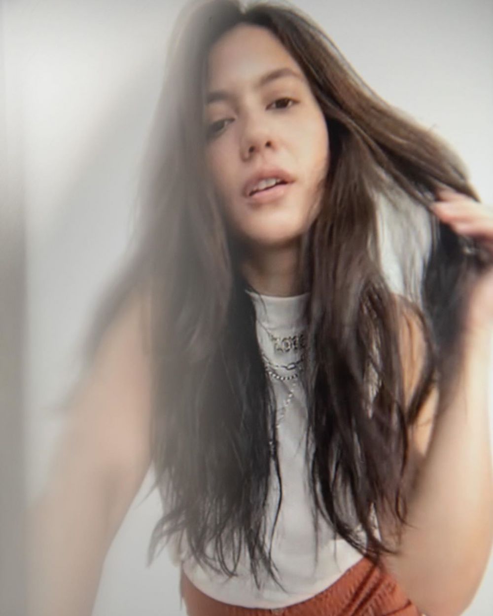 10 Gaya Pevita Pearce pemotretan virtual, belum mandi tetap cantik