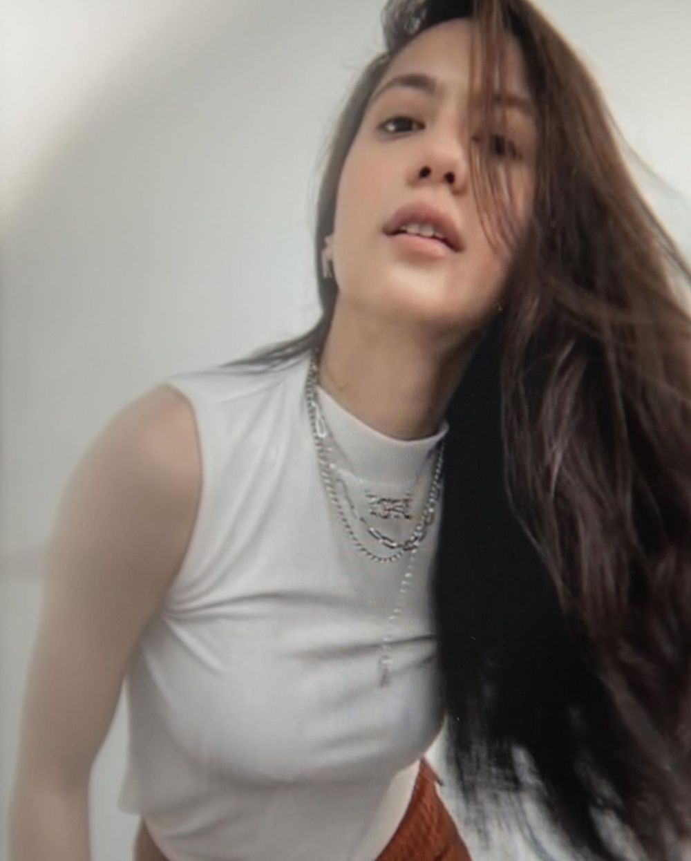 10 Gaya Pevita Pearce pemotretan virtual, belum mandi tetap cantik