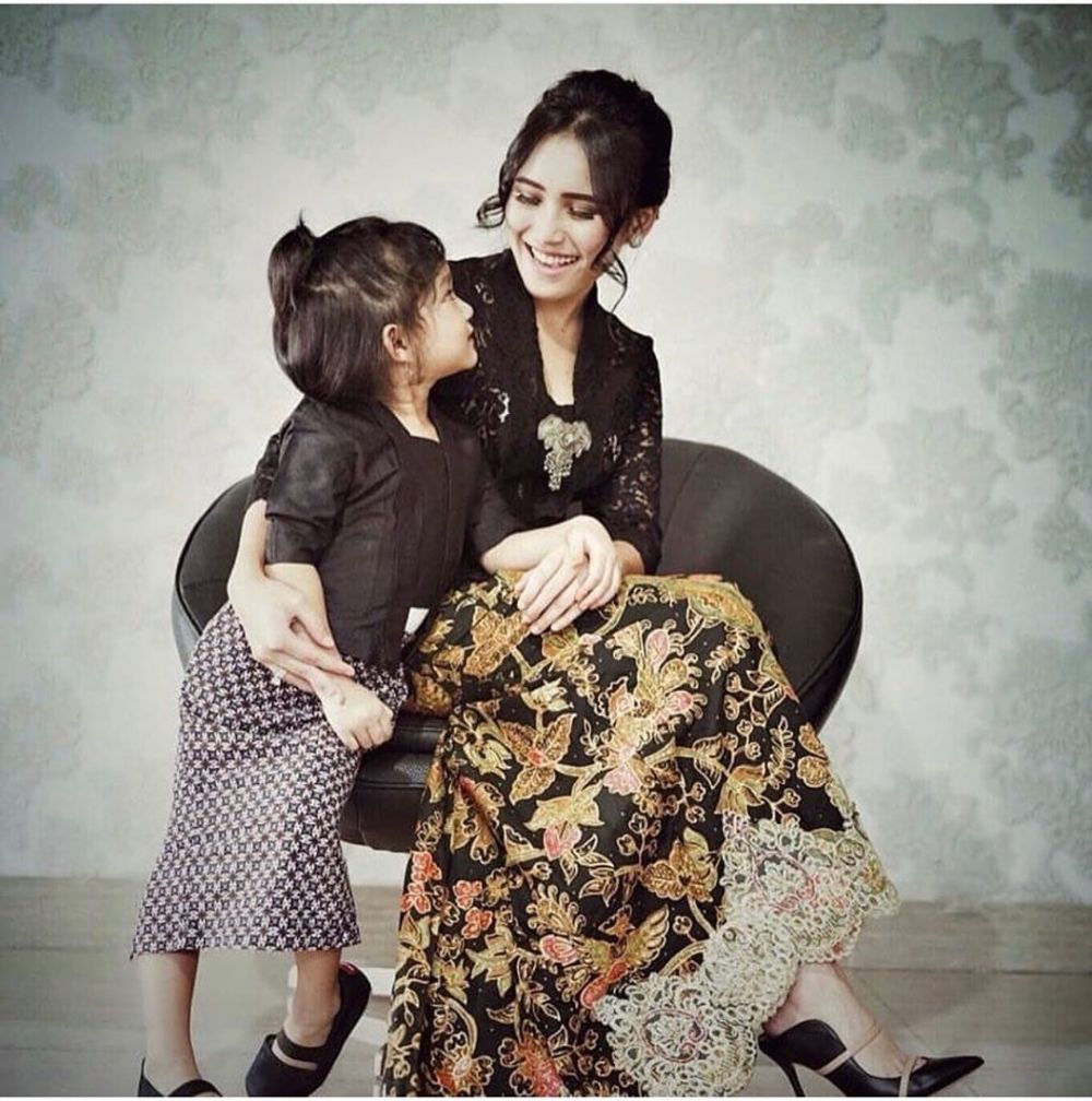 Penampilan 5 seleb rayakan Hari Kartini dengan kenakan kebaya