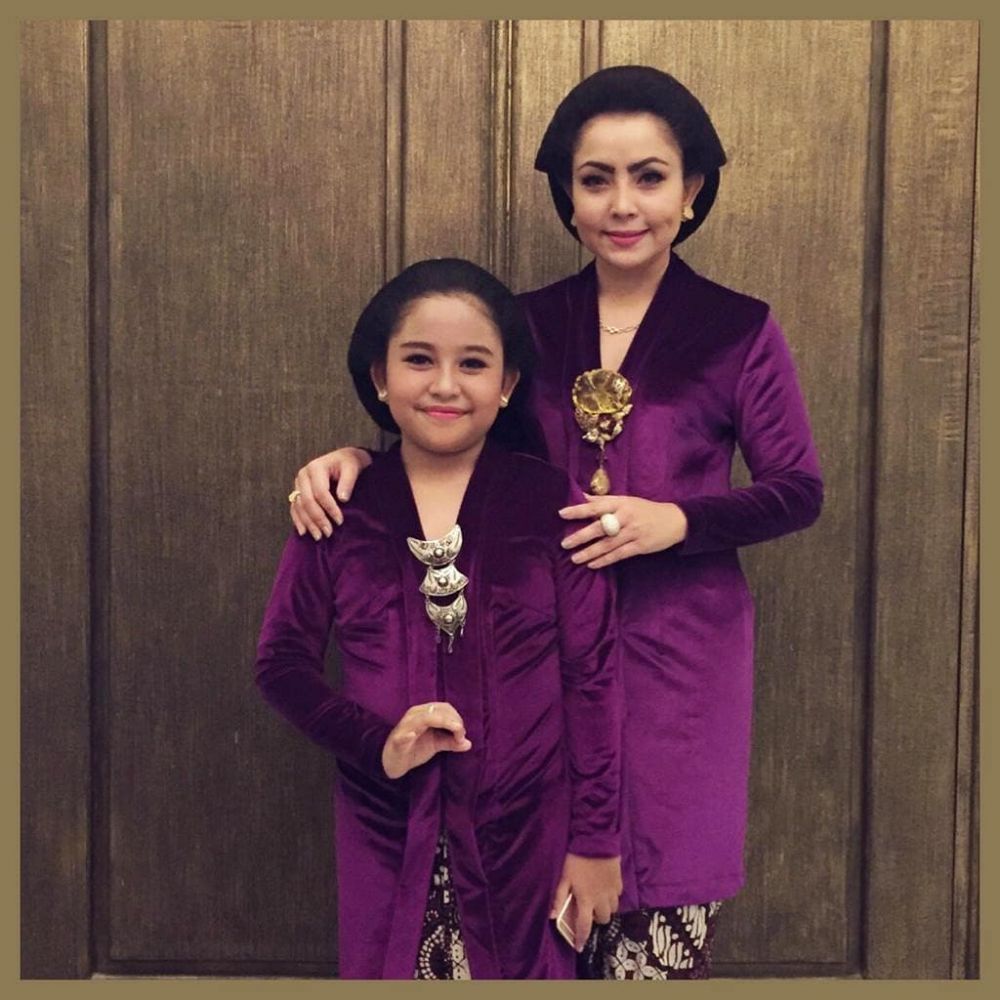 Penampilan 5 seleb rayakan Hari Kartini dengan kenakan kebaya