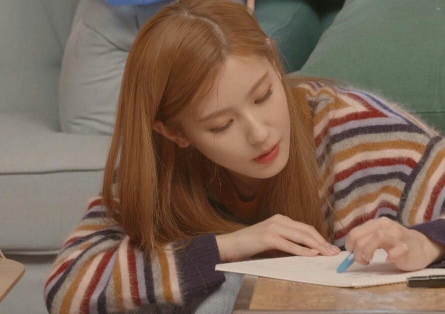 Tak banyak yang tahu, 10 idol K-Pop ini bertangan kidal