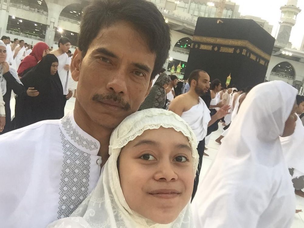 Biasa tampil cetar, 7 pesona Lesty Kejora natural ini manglingi