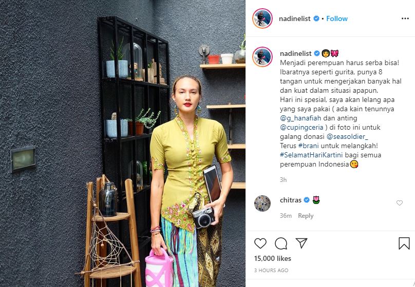 Nadine Chandrawinata lelang kebaya dan anting di Hari Kartini