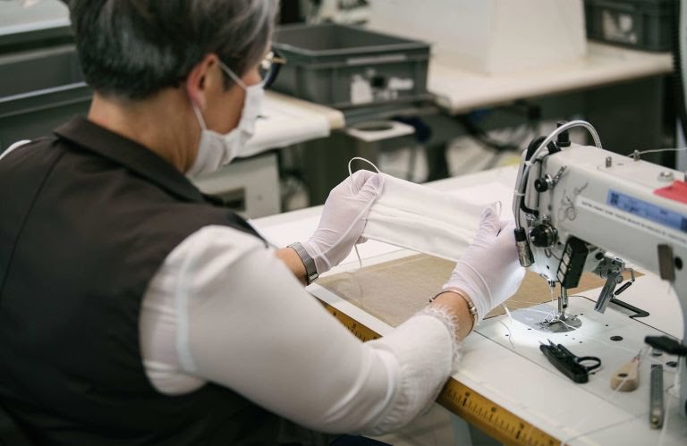Brand Louis Vuitton ubah rumah produksi untuk membuat masker