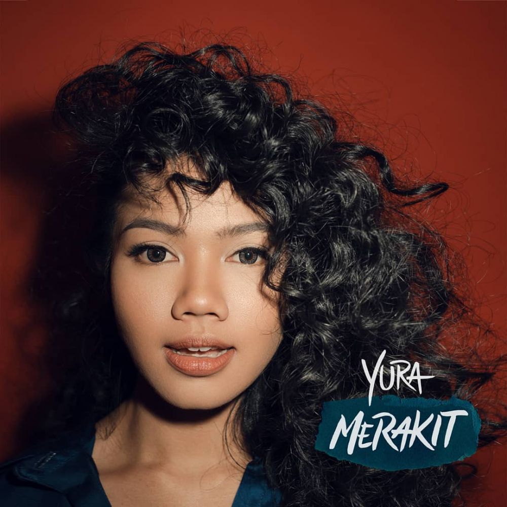 10 Gaya rambut Yura Yunita dari keriting hingga lurus, memesona
